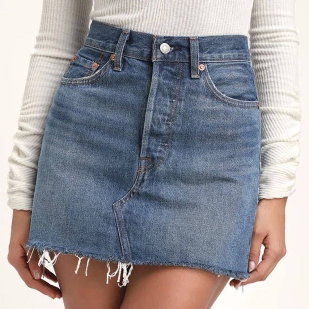Levi’s Premium Denim Mini Skirt – Size 28